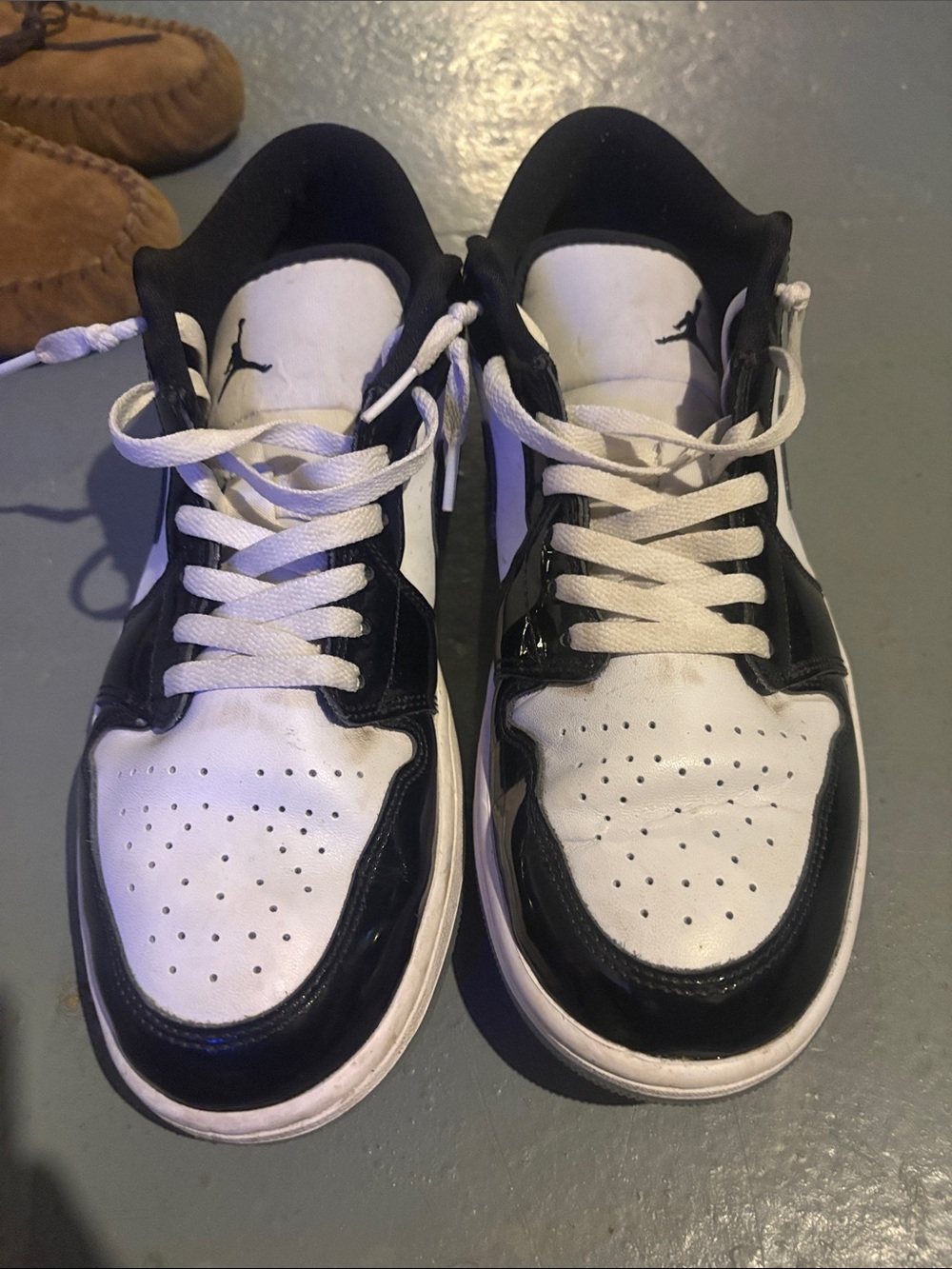 Jordan Kids Low-Top Sneakers in White and Black